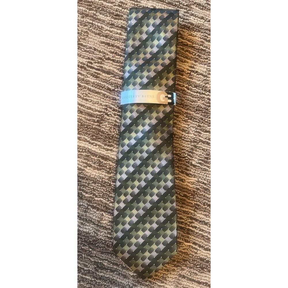 Geoffrey Beene Mens Silk Necktie Green Grey Geometric Basketweave BT0512 NWT